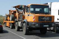 MAN 19.464 von MUTHIG-Leitungsbau aus Jossgrund steht auf einem Rastplatz an der A 45, 8-2019