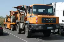 MAN 19.464 von MUTHIG-Leitungsbau aus Jossgrund steht auf einem Rastplatz an der A 45, 8-2019