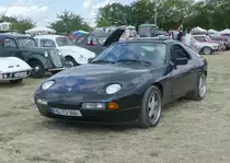 =Porsche 928 unterwegs auf dem Austellungsgelände beim Oldtimertreffen in Ostheim, 07-2019