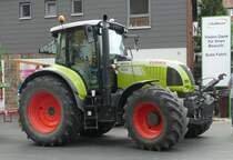=Claas Arion 640 steht zur Getreideanlieferung auf dem Betriebshof der Raiffeisen-Warenzentrale in Hünfeld, 08-2019