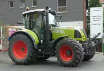 =Claas Arion 640 steht zur Getreideanlieferung auf dem Betriebshof der Raiffeisen-Warenzentrale in Hünfeld, 08-2019