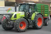 =Claas Arion 640 steht zur Getreideanlieferung auf dem Betriebshof der Raiffeisen-Warenzentrale in Hünfeld, 08-2019