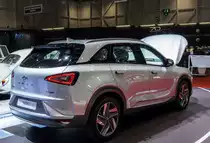 Rückansciht: Hyundai Nexo, moderner SUV mit Hydrogenantrieb. Autosalon Genf, 2019.