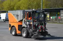 Eine Hako Citymaster 1600 Kehrmaschine der Berliner Stadtreinigung (BSR Nr. KW276) am 16.04.20 Berlin Marzahn.