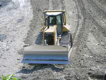 18.07.07,Bochum,CAT-Raupe auf der Schlackenhalde.