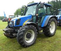 =New Holland T 5050 steht beim Köhlerfest in Bad Orb im Juni 2019