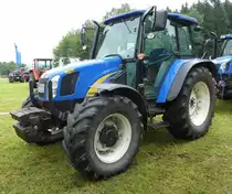 =New Holland T 5050 steht beim Köhlerfest in Bad Orb im Juni 2019