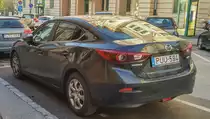 Rückansicht: Mazda 3 Mk3 Sedan, gesehen in Pécs (HU) Oktober, 2019.