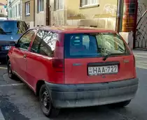 Rückansicht: Fiat Punto Mk1, dreitürer. Foto: Oktober, 2019 in Pécs, Ungarn.