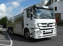 =MB Actros 2746-Milchtransporter steht zur Abfertigung an der Molkerei in Hünfeld, Juni 2019