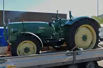 MAN 4R3, steht auf einem Hänger auf eienem Parkplatz. April 2020