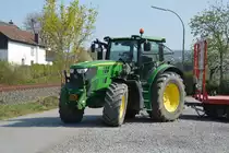 Ackerschlepper John Deere 6140R am 17.04.2020 in Arnsberg-Uentrop