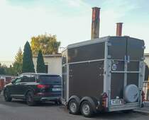 Audi Q7 mit Pferdetransporter (Pécs, Ungarn, Oktober 2019).