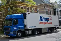 DAF CF Kühllaster wird am Strassenrand entladen. 05.2016