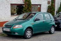 Grüner Daewoo Kalos Hatchback, fotografiert in Oktober, 2019.