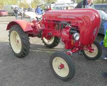 =Porsche 111 steht bei der Bulldog-Messe in Alsfeld, 10-2019