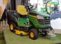 =John Deere X166R, ausgestellt im John Deere-Forum Mannheim im November 2019