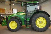 =John Deere 340 8R, ausgestellt im John Deere-Forum Mannheim im November 2019