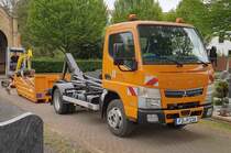 =Mitsubishi Fuso 6515 der Stadtwerke Hünfeld, eingesetzt bei Friedhofsarbeiten, 03-2020