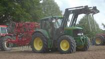 =John Deere 6920 bei der Feldarbeit, gesehen beim Schlüter-Treffen am Kirchheimer See, 09-2019