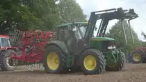 =John Deere 6920 bei der Feldarbeit, gesehen beim Schlüter-Treffen am Kirchheimer See, 09-2019