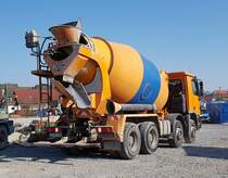 =MB Actros von NAUMANN-Beton steht zur Entladung in Petersberg-Marbach, April 2020