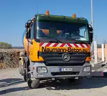 =MB Actros von NAUMANN-Beton steht zur Entladung in Petersberg-Marbach, April 2020