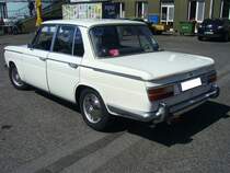 Heckansicht eines BMW 2000 Automatic. Oldtimertreffen an Mo´s Bikertreff in Krefeld am 17.05.2020, natürlich unter Einhaltung sämtlicher Vorschriften und Regeln.