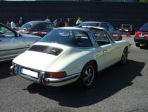 Heckansicht eines Porsche Targa 2.4 der sogenannten E-Serie. Oldtimertreffen an Mo´s Bikertreff in Krefeld am 17.05.2020.