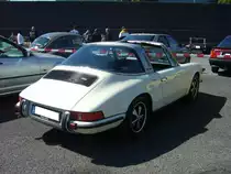 Heckansicht eines Porsche Targa 2.4 der sogenannten E-Serie. Oldtimertreffen an Mo´s Bikertreff in Krefeld am 17.05.2020.