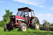 IHC International 644, hinter einem Bauernhaof zum verrotten abgestellt.
Aufnahme 27.4.2020