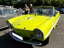Amphicar 770, gebaut von 1961 bis 1968. Der 770 war eine Konstruktion des Schwimmwagenpionieres Hanns Trippel aus Groß-Umstadt im Odenwald. Der Motor im Amphicar 770 stammt vom englischen Triumph Herald und leistet mit seinem Vierzylinderreihenmotor 38,3 PS aus einem Hubraum von 1.147 cm³. Es sollen ca. 3000 Amphicar 770 produziert worden sein, die zum aller größten Teil in die USA exportiert worden sind. Oldtimertreffen an Mo´s Bikertreff in Krefeld am 17.05.2020, natürlich unter Einhaltung aller momentanen Vorschriften.