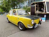 Simca 1000 Rallye. Auf der Basis des im Jahre 1961 vorgestellten Kompaktwagens Simca 1000, kam im Jahr 1970 das sportliche Modell Rallye auf den Markt. Der Rallye war nur in den Farben orange, gelbgrün (Foto) und weiß zu bekommen. Der im Heck verbaute, wassergekühlte Vierzylinderreihenmotor hat einen Hubraum von 1294 cm³ und leistet 60 PS. Im Jahr 1972 wurde das Modell durch den Rallye 2 abgelöst. Oldtimertreffen an Mo´s Bikertreff in Krefeld am 17.05.2020, natürlich unter Einhaltung aller Regeln und Hygienevorschriften.