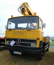=MB LP 1519 mit Atlas-Kran steht bei der Oldtimerausstellung in Uttrichshausen, 07-2019