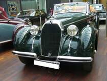 Frontansicht eines Talbot Lago T150 C aus dem Jahr 1937. Vom T150 wurden angeblich nur 63 Fahrzeuge gebaut. Der Sechszylinderreihenmotor leistet 170 PS. Classic Remise Düsseldorf am 24.05.2020, natürlich unter Einhaltung sämtlicher momentanen Regeln und Hygienevorschriften.