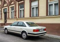 Audi 100 fotografiert (von hinten) in Oktober, 2019.