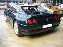 Heckansicht eines Ferrari F355 GTB Berlinetta, gebaut von 1994 bis 1999. Hier wurde ein Coupe Modell im seltenen Farbton verde Silverstone  abgelichtet. Der V8-Motor hat einen Hubraum von 3495 cm³ und leistet 381 PS. Die Höchstgeschwindigkeit liegt bei 295 km/h. Classic Remise Düsseldorf am 24.05.2020, natürlich unter Einhaltung sämtlicher momentanen Regeln und Hygienevorschriften.