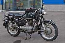 Dieses BMW R26 Motorrad stand auch auf einem Parkplatz. Mai 2020