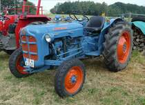 =Fordson Dexta, ausgestellt bei der Oldtimerausstellung in Uttrichshausen, 07-2019