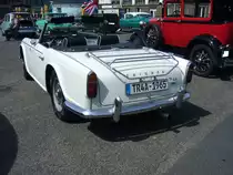 Heckansicht eines Triumph TR4 IRS, der Modelljahre 1965 bis 1967. Offenes Klassikertreffen an Mo´s Bikertreff in Krefeld am 31.05.2020, natürlich unter Einhaltung sämtlicher momentanen Regeln und Hygienevorschriften.