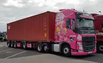 =Volvo FH von GLOMB-Containerdienst sucht eine Rastmöglichkeit an der A 3 im Mai 2020