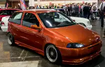 Fiat Punto Mk1 sehr schön getunt, ausgestellt auf der AMTS (Automobil un Tuning Show) in Budapest, März 2019.