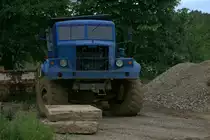 KrAZ-255 (ukrainisch КрАЗ-255, KrAS-255)auf einer Wasserbaustelle an der Spree. 
07.06.2020 Nahe Spremberg. 10:09 Uhr.