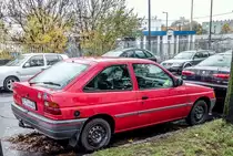 Ford Escort von hinten fotografiert, gesehen in November, 2019.