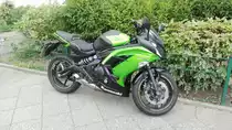 Schwarz-grüne Kawasaki ER-6f in Berlin. Aufgenommen am 09.06.2020.