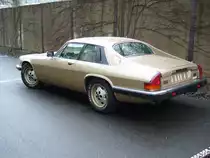 Heckansicht eines Jaguar XJS 5.3 Coupe. Besucherparkplatz der Düsseldorfer Classic Remise im Januar 2020.