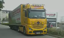 Mercedes Actros von DEFRU am 11.06.2020 im Gewerbegebiet Chemnitz Planitzwiese fotografiert mit Nokia 3.2. Entweder es geht zu Rewe oder zum Toom-Baumarkt.