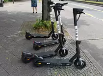 E-Scooter von BIRD in Berlin. Aufgenommen am 12.06.2020.