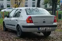 Renault Thalia von HInten fotografiert, gesehen in November, 2019.