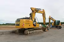 CAT 326F am 19.06.20 in Erlensee auf einer Baustelle. Ich durfte durch nachfragen Fotos machen die Stelle war nicht eingezäunt